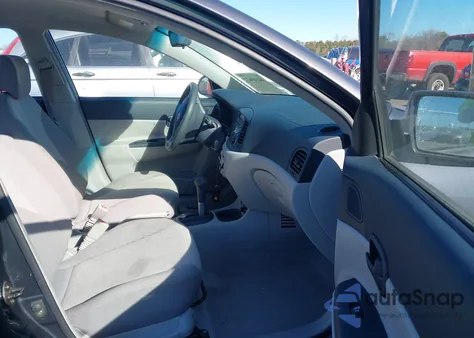 2006 Hyundai Accent Gls z USA, uszkodzony, nr VIN KMHCN46C06U021399